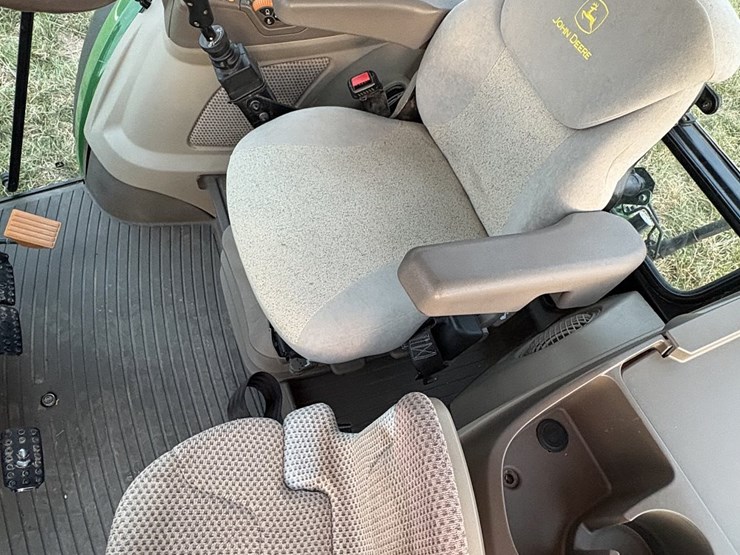 2018-john-deere-5125r-image-25