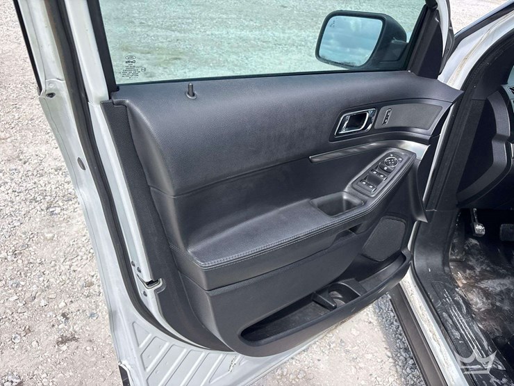 2018-ford-explorer-image-14