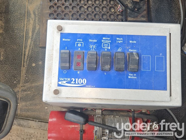2012-vactor-2100-image-22