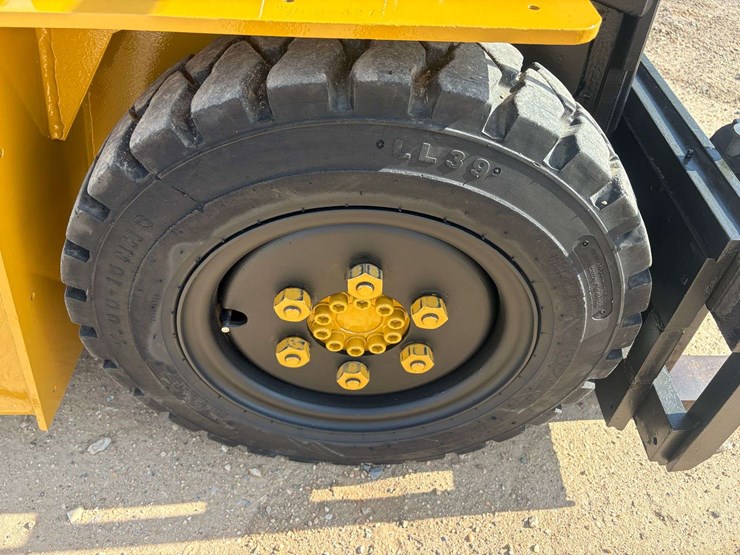 caterpillar-v40d-image-15