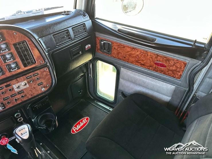 peterbilt-378-image-10