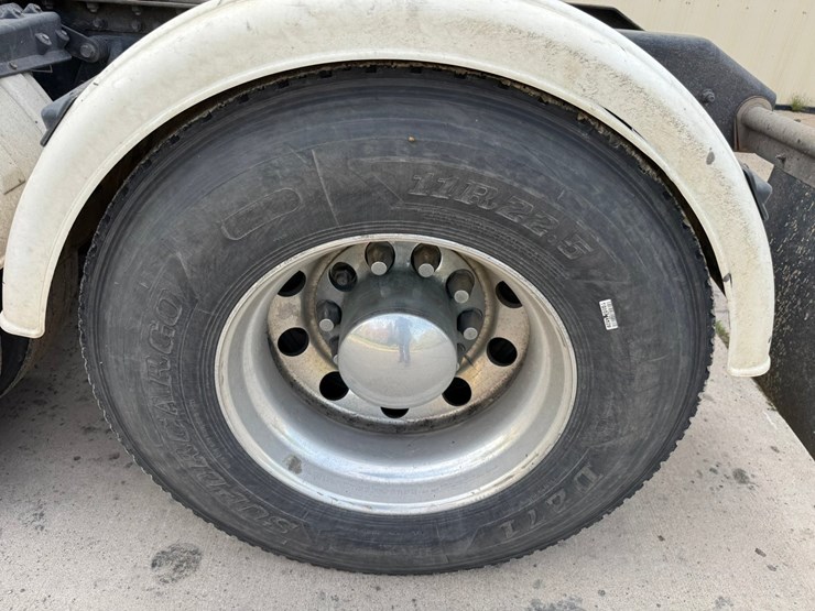 2022-kenworth-t680-image-64