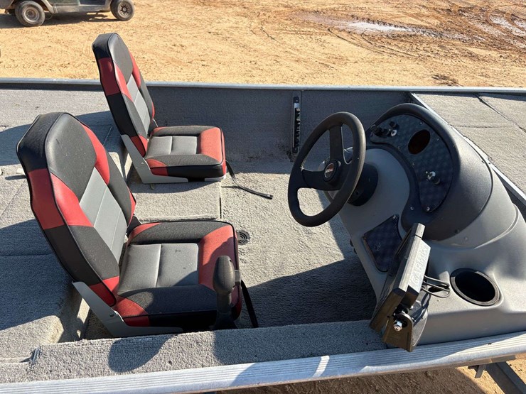 2010-bassmaster-pro-16-freshwater-boat-w/-trailer-image-18