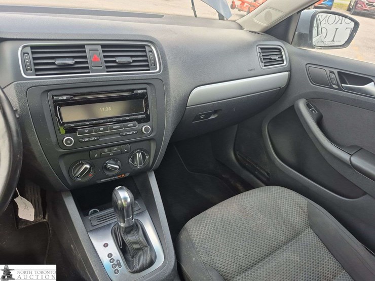 2014-volkswagen-jetta-se-4dr-sedan-6a-image-10