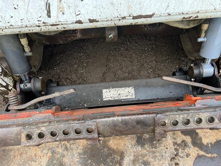 2004-bobcat-t180-image-11