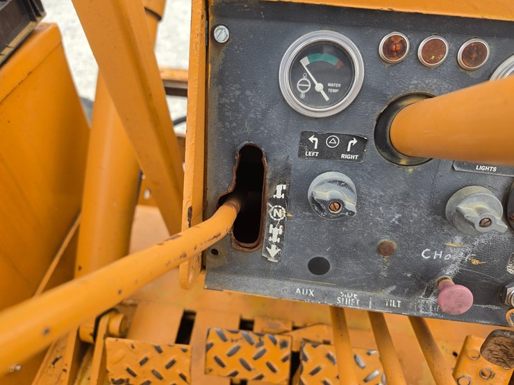 #25323-•-allis-chalmers-708c-fork-lift-image-39