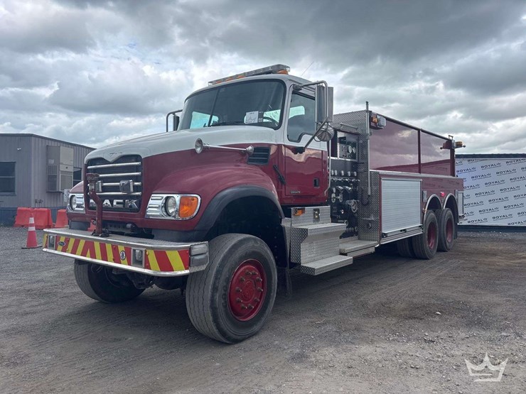 2004-mack-granite-cv713-image-1