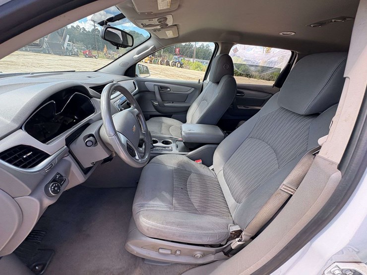 2017-chevrolet-traverse-image-8