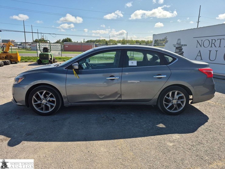 2018-nissan-sentra-sv-4dr-sedan-image-8