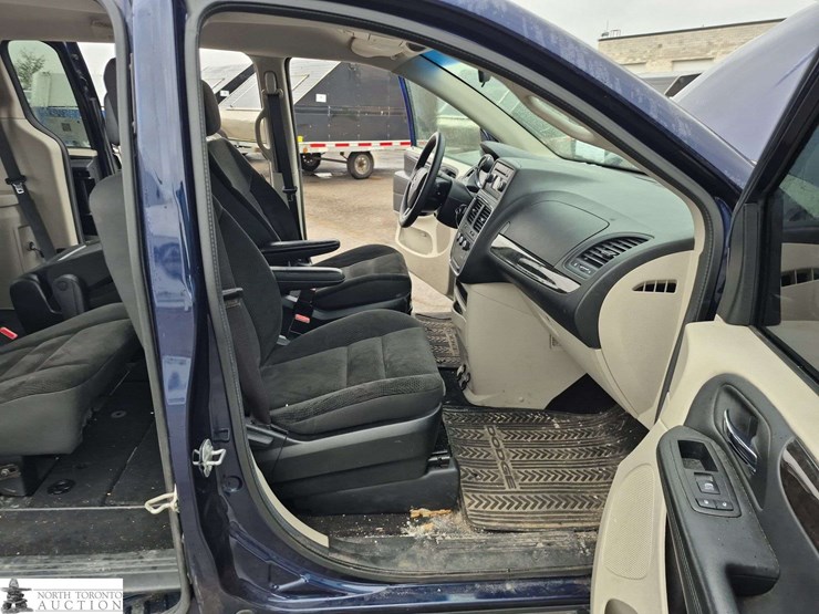 2017-dodge-grand-caravan-sxt-image-26