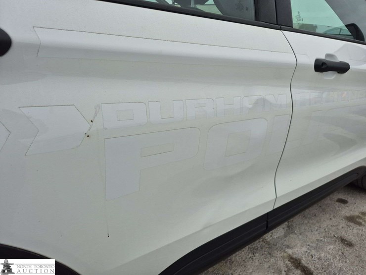 2021-ford-explorer-image-25