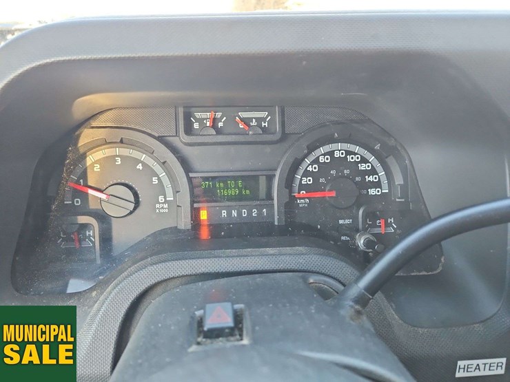 2014-ford-cargo-image-17