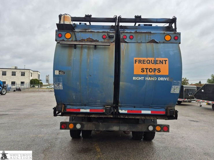 2018-freightliner-m2-106-image-6