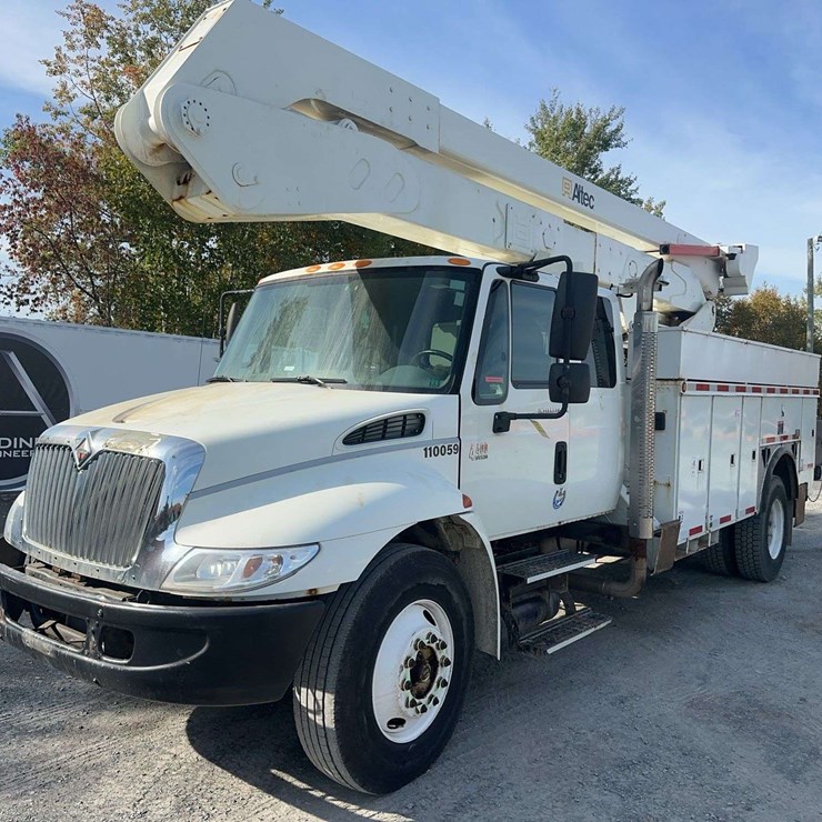 2004 INTERNATIONAL 4400 SBA