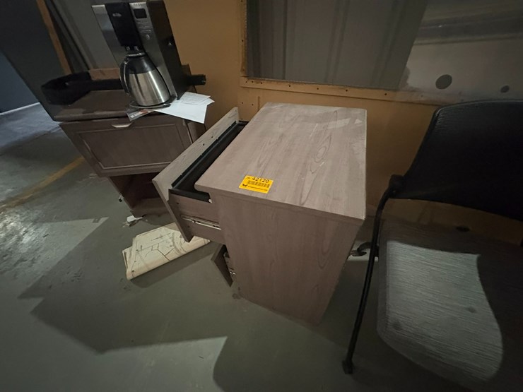 #42120-•-lot-of-desk,-chairs,-&-miscellaneous-image-5