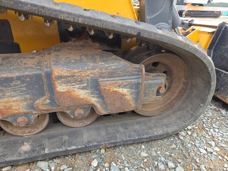 2020-deere-331g-image-48