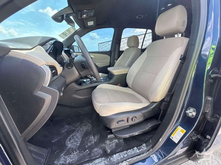 2022-chevrolet-traverse-image-12