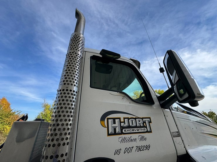 2022-kenworth-t680-image-28