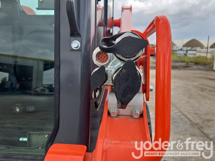 2024-kubota-ssv65-image-21
