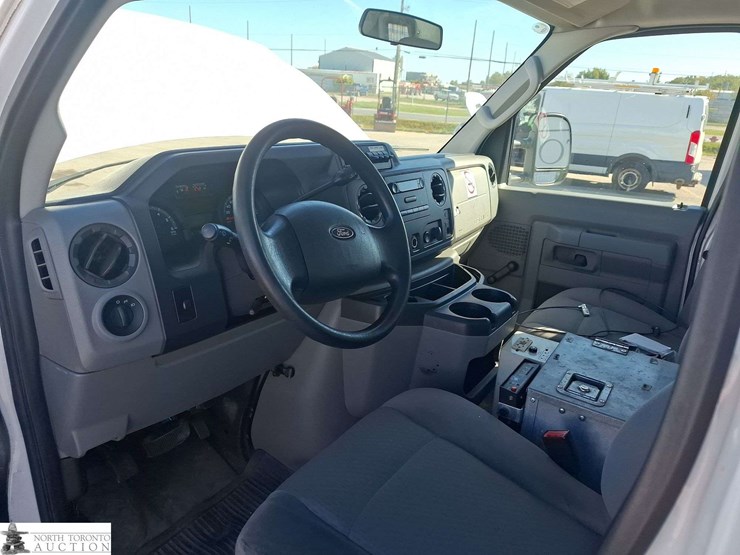 2011-ford-cargo-image-10