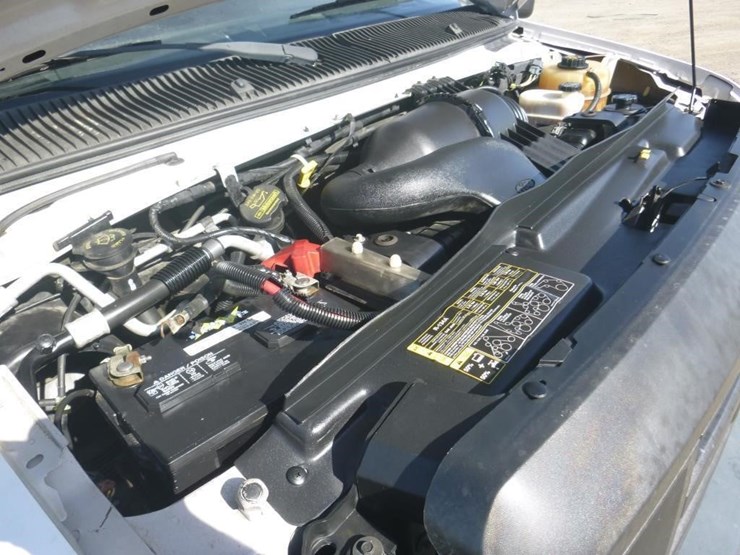 2011-ford-cargo-image-10