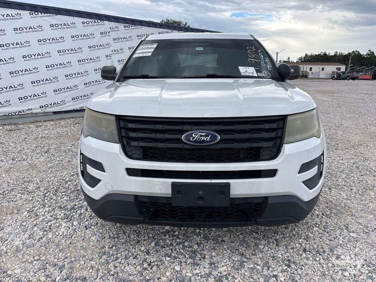 2017-ford-explorer-image-26