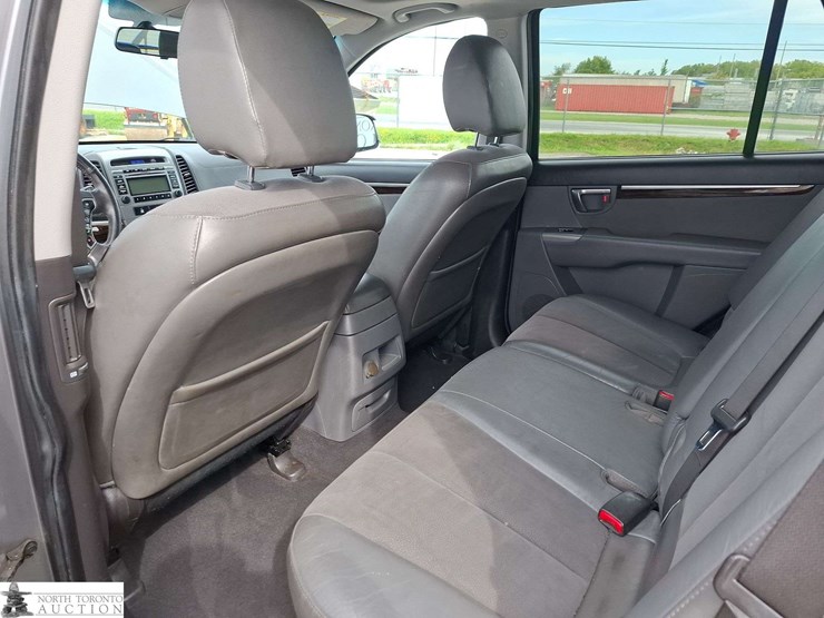2010-hyundai-santa-fe-image-14