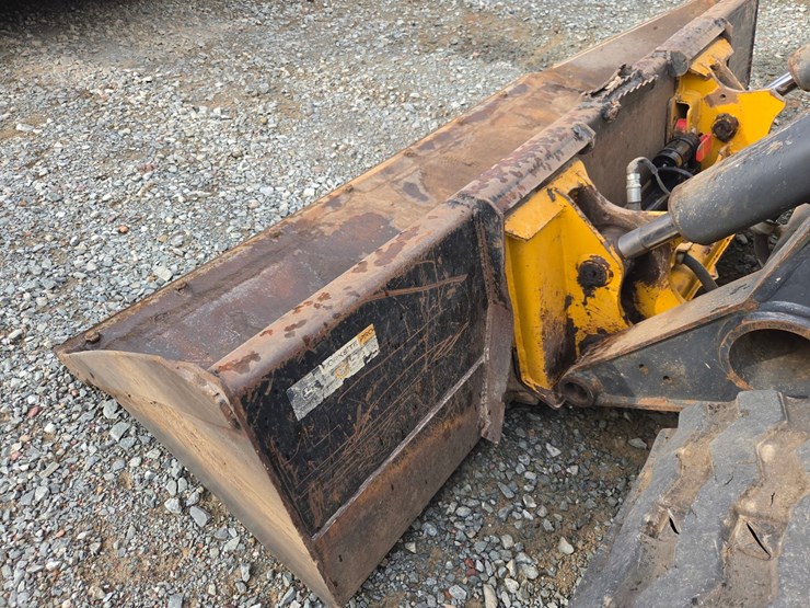 2020-deere-331g-image-11