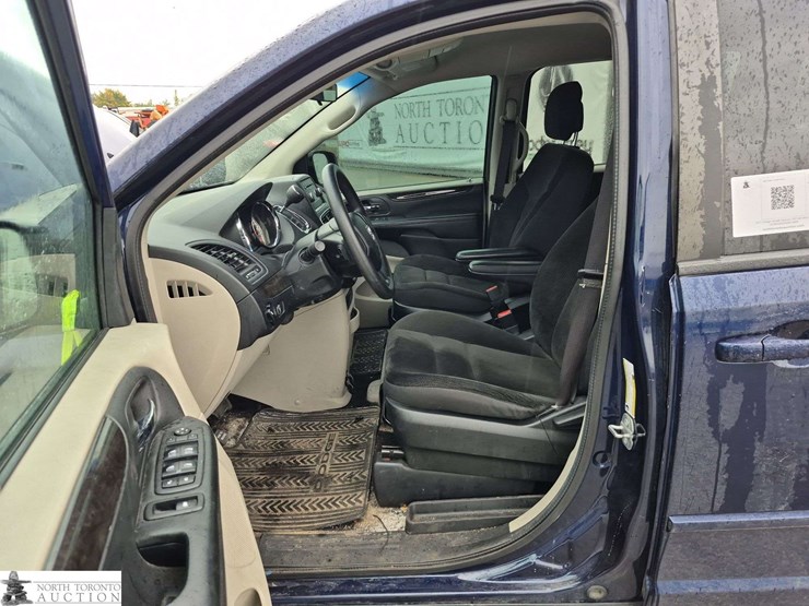 2017-dodge-grand-caravan-sxt-image-10