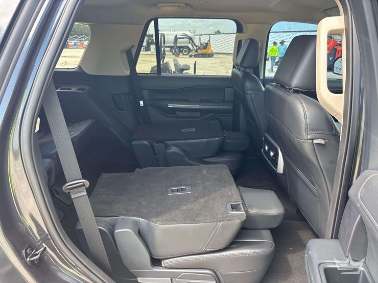 2023-ford-expedition-image-26