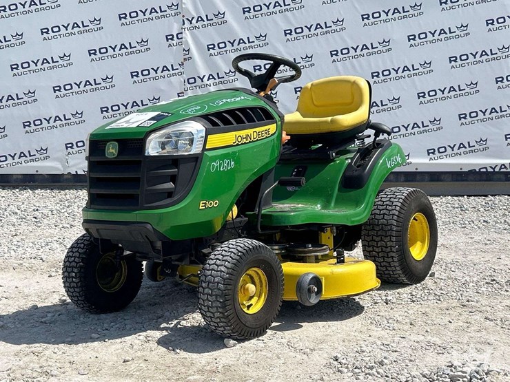 2019-john-deere-e100-42in-riding-mower-image-1