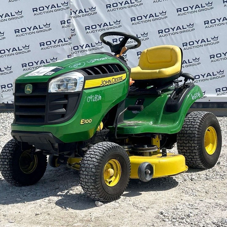 2019 John Deere E100 42in Riding Mower