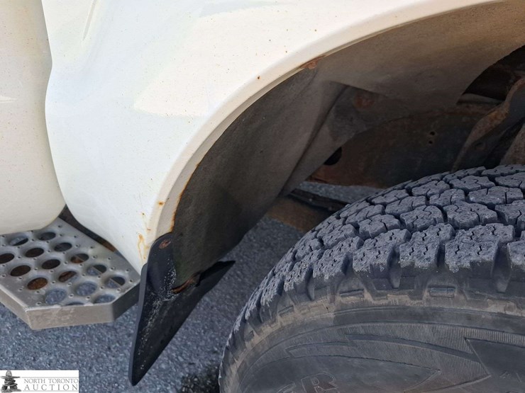 2011-ford-f350-image-28