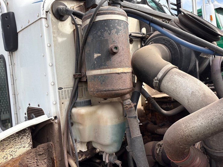 2007-peterbilt-335-image-25