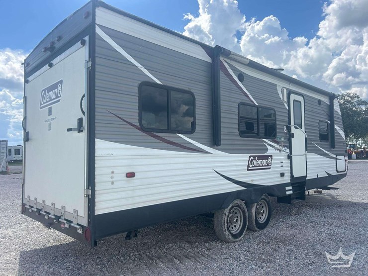 2019-28ft-keystone-coleman-toy-hauler-t/a-travel-trailer-image-3