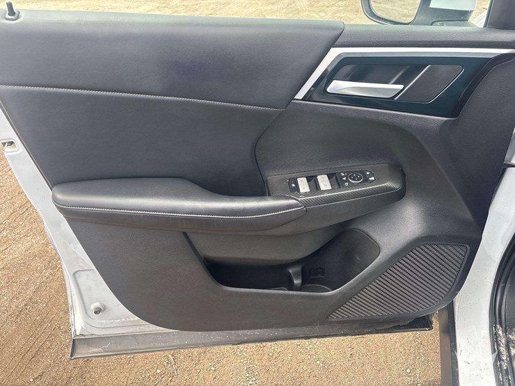 2023-mitsubishi-outlander-image-10