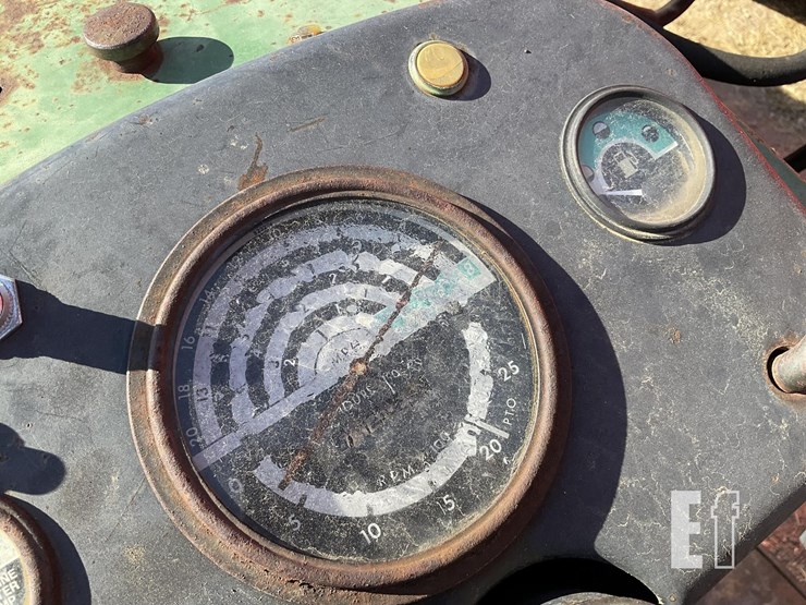 john-deere-2440-image-6