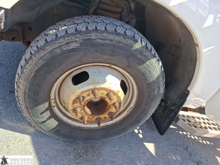 2011-ford-f350-image-25