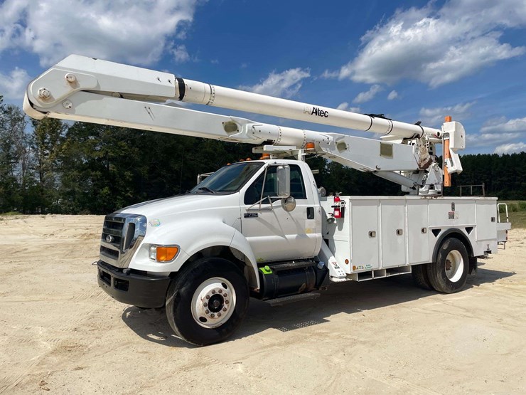 2011-ford-f750-image-1