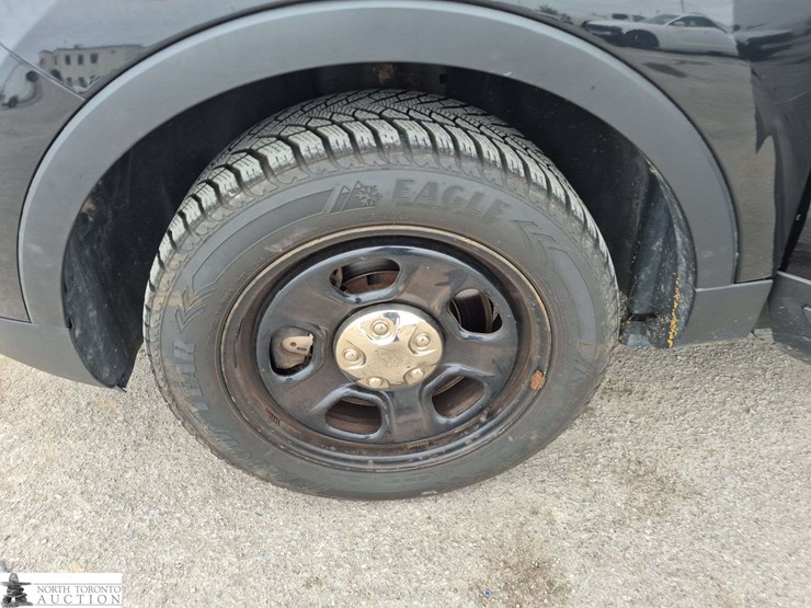 2019-ford-explorer-image-22