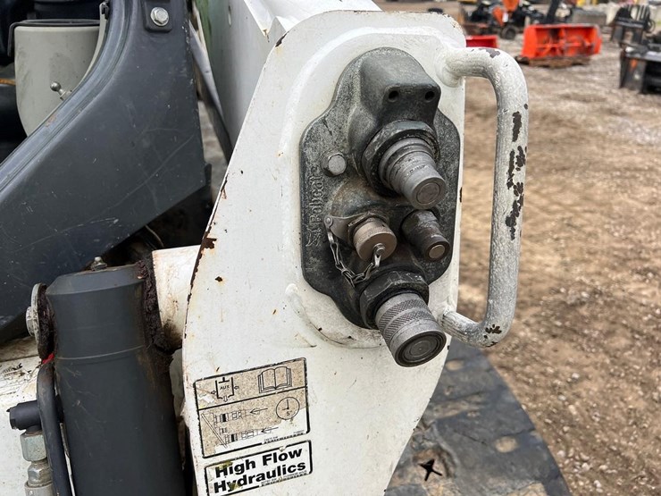2019-bobcat-t740-image-9