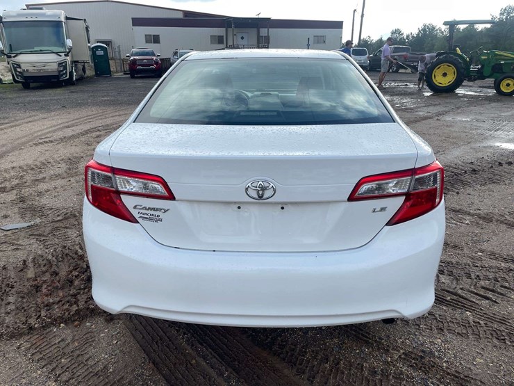 2014-toyota-camry-le-4-door-sedan-(170,014-miles)-image-6