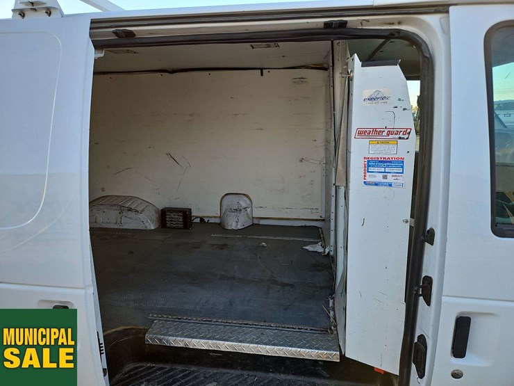 2014-ford-cargo-image-22