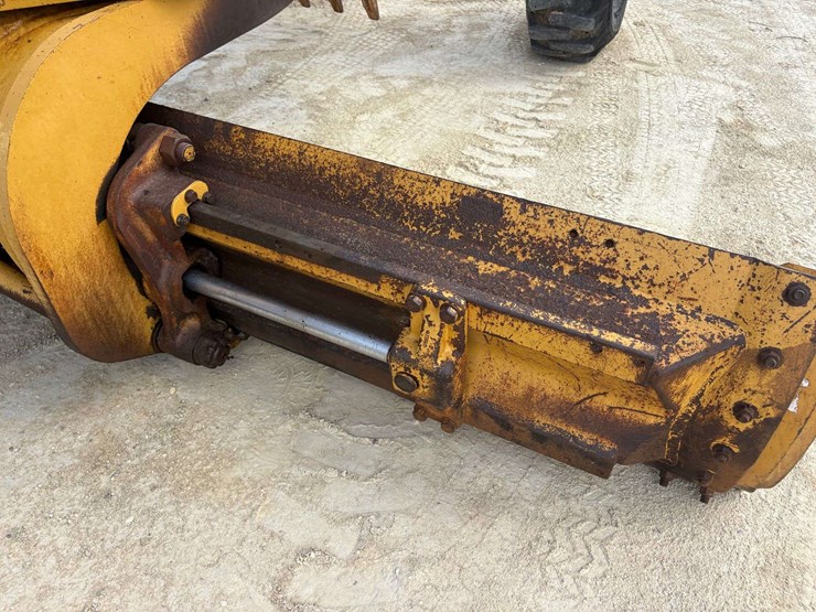 2001-caterpillar-12h-image-34