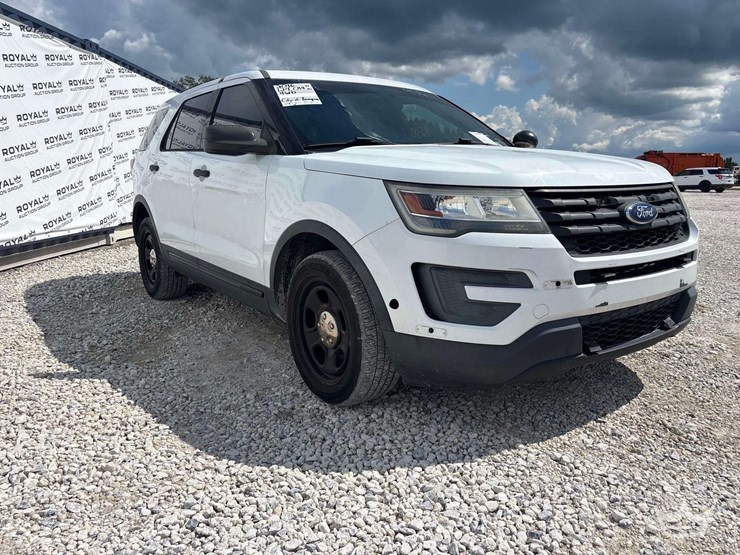 2016-ford-explorer-image-4