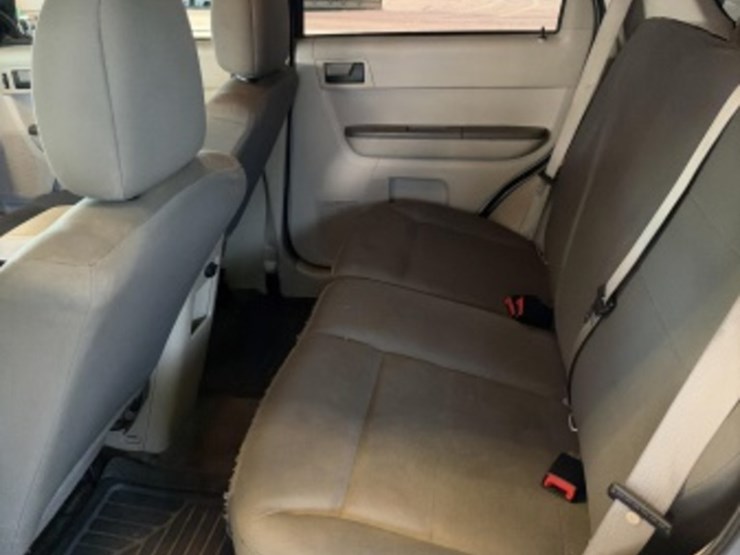 2011-ford-escape-image-28