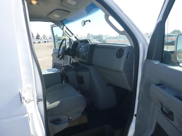 2011-ford-cargo-image-6