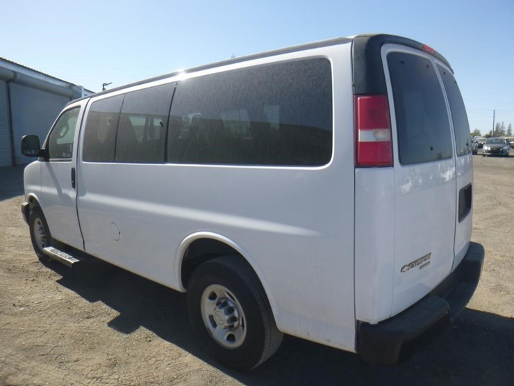 2016-chevrolet-express-2500-image-4