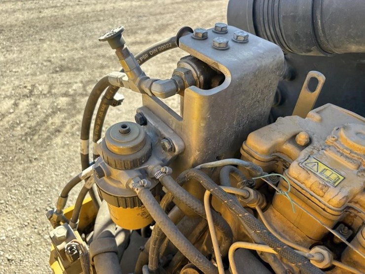 2013-caterpillar-cb22-image-33