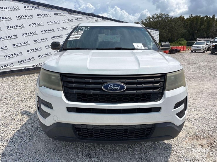 2016-ford-explorer-image-26